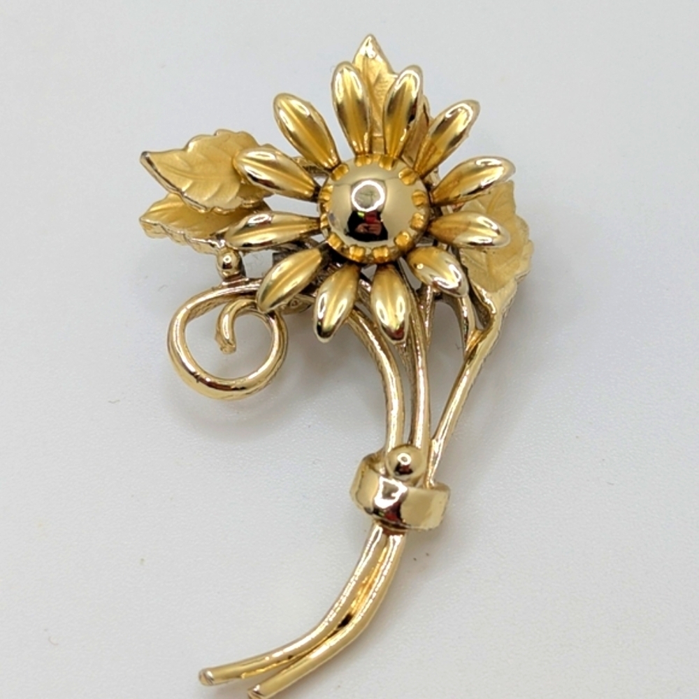 Vintage Gold tone Textured Floral Brooch